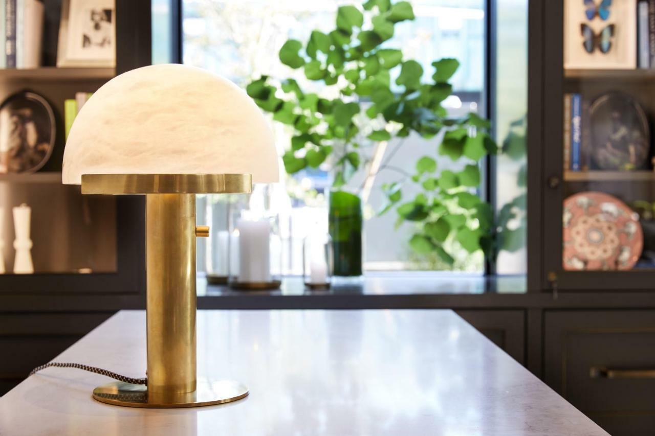 The Whitney Hotel Boston Exterior photo A table lamp