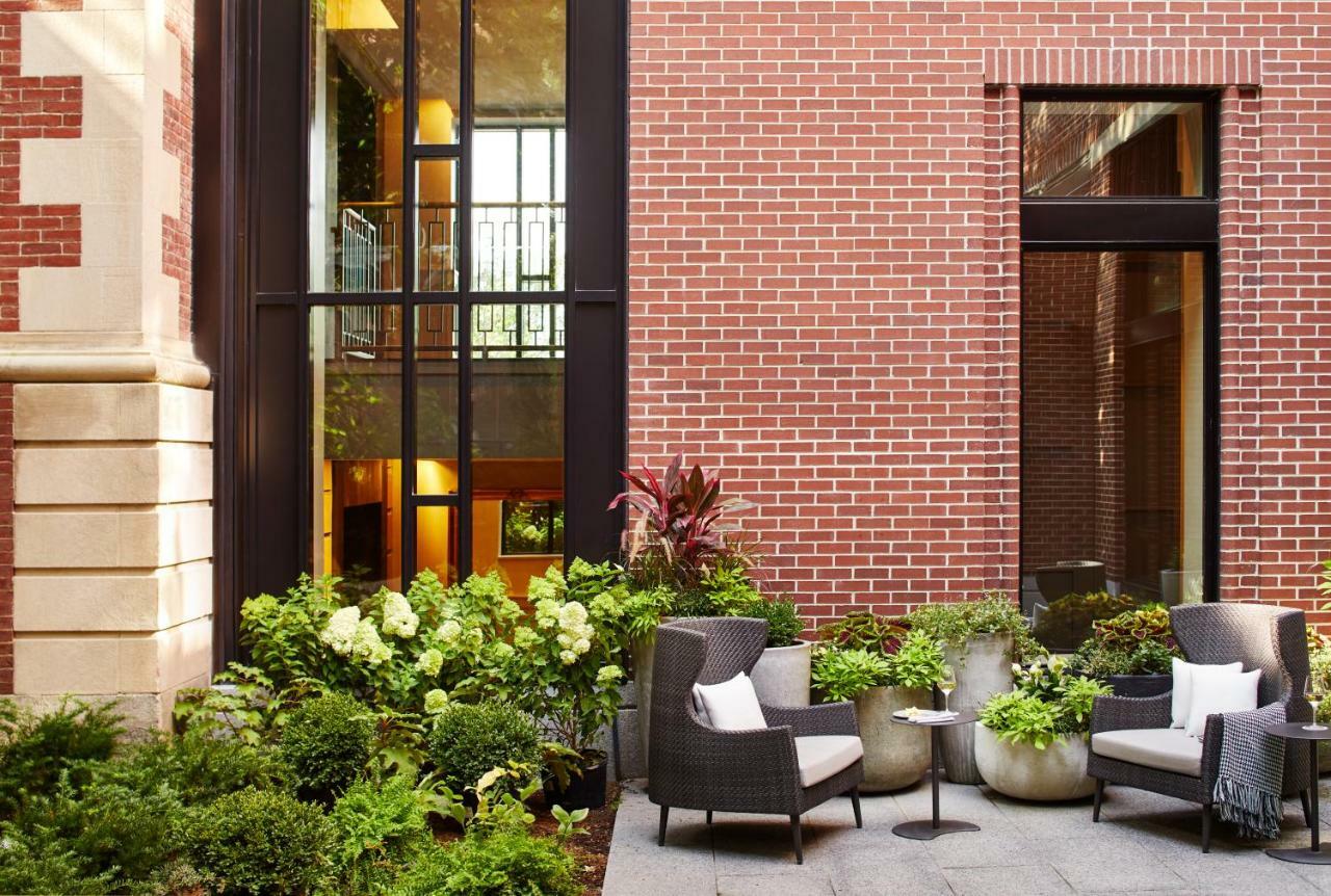 The Whitney Hotel Boston Exterior photo The courtyard at the 100 East 53rd Street townhouse