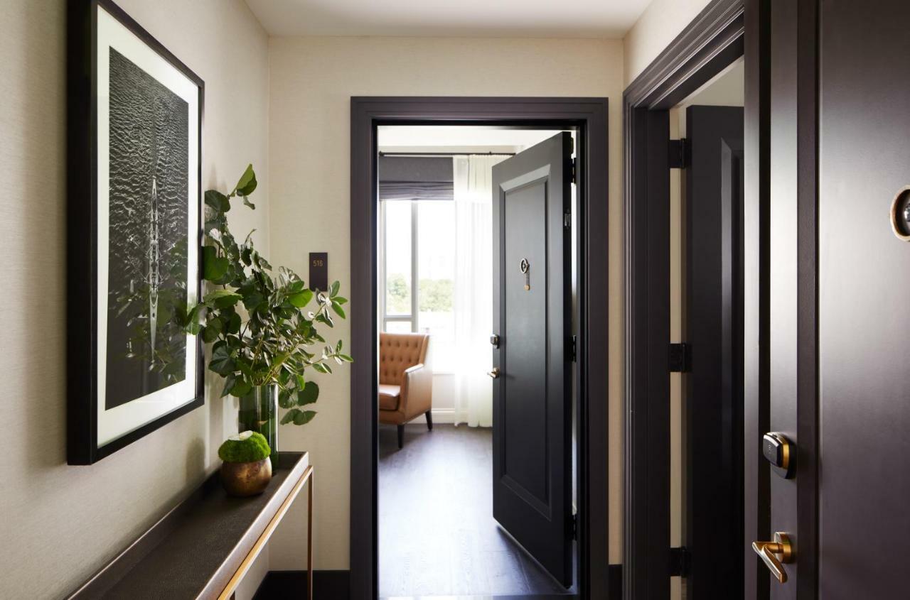 The Whitney Hotel Boston Exterior photo A suite at The Standard East Village