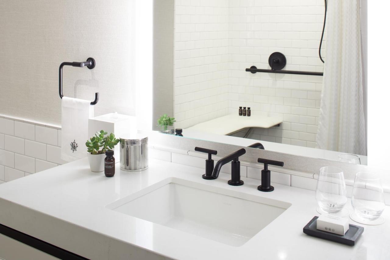 The Whitney Hotel Boston Exterior photo Bathroom fixtures